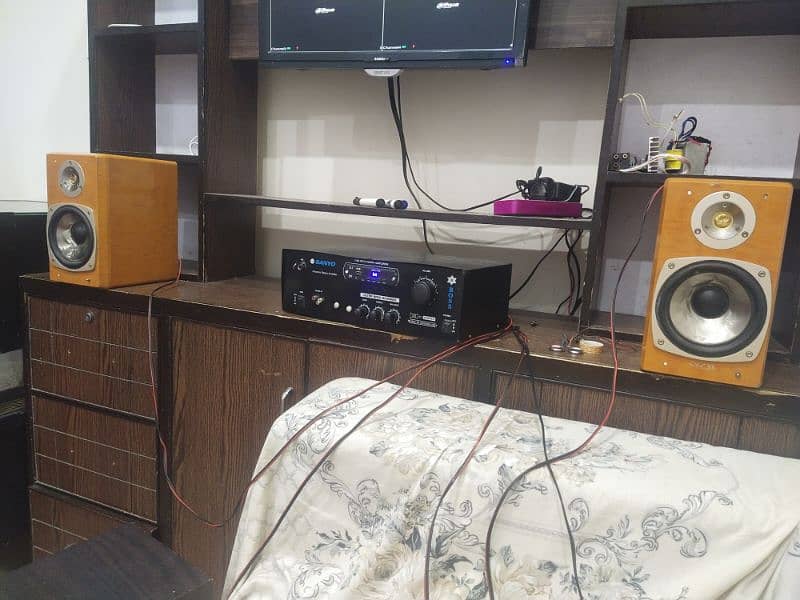 Studio Monitor Speakers with amplifier & aditional 2 Audionic Speakers 8