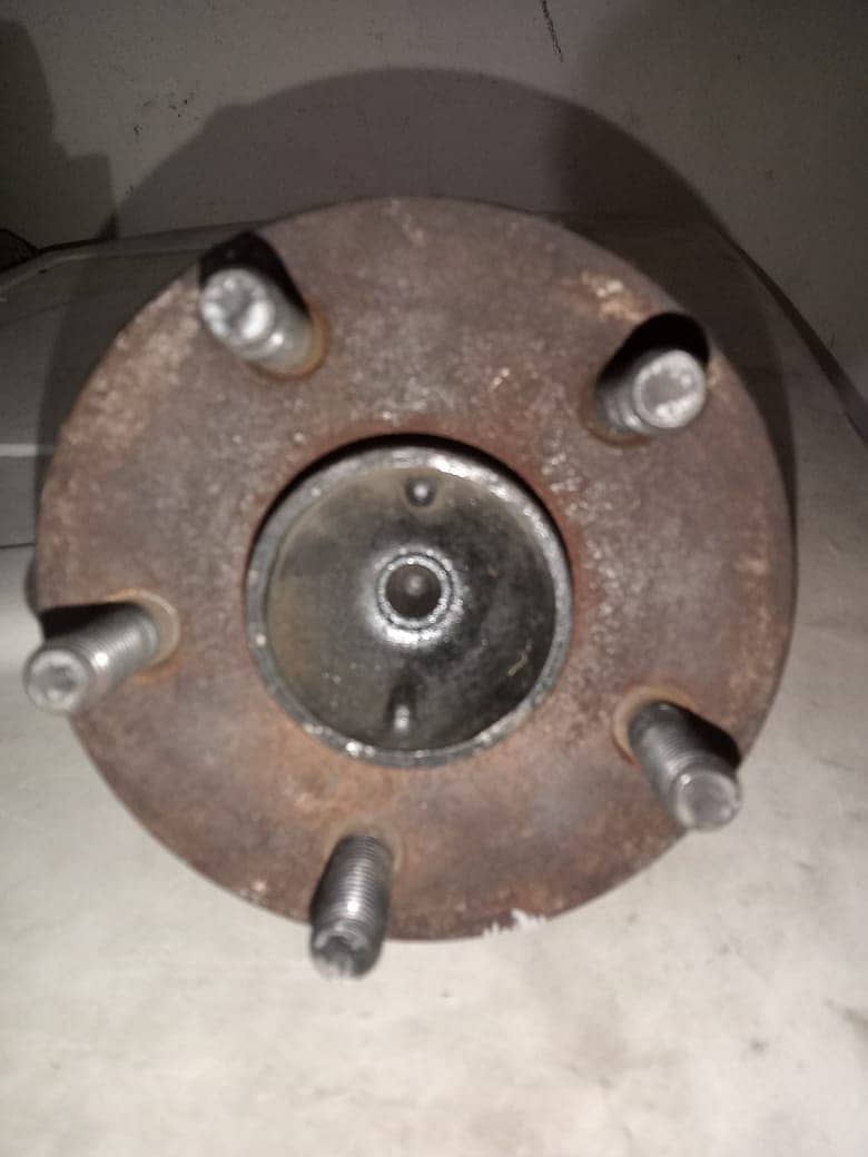 GLi /XLI Genuine 5 Nut Hub 3