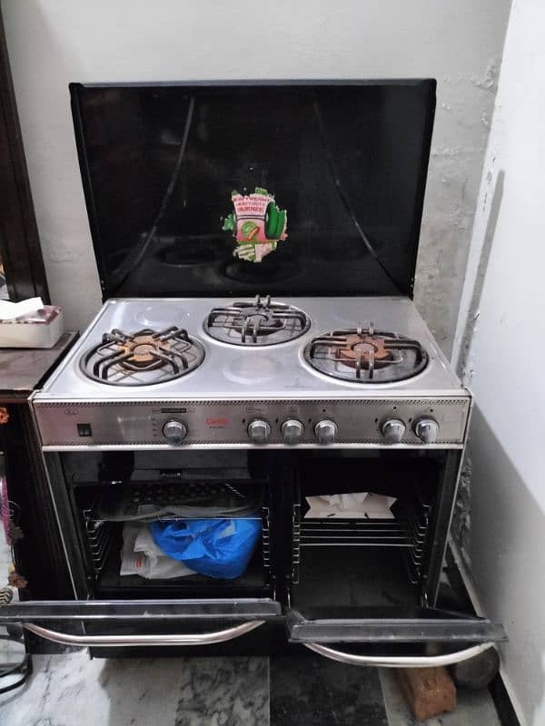 Cooking Range With Three Stoves 1