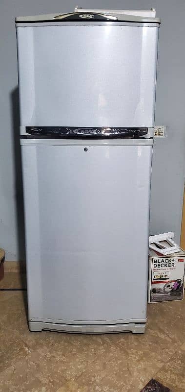 XL size refrigerate with freezer 0