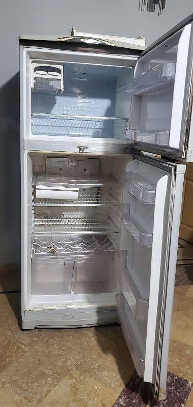 XL size refrigerate with freezer 1