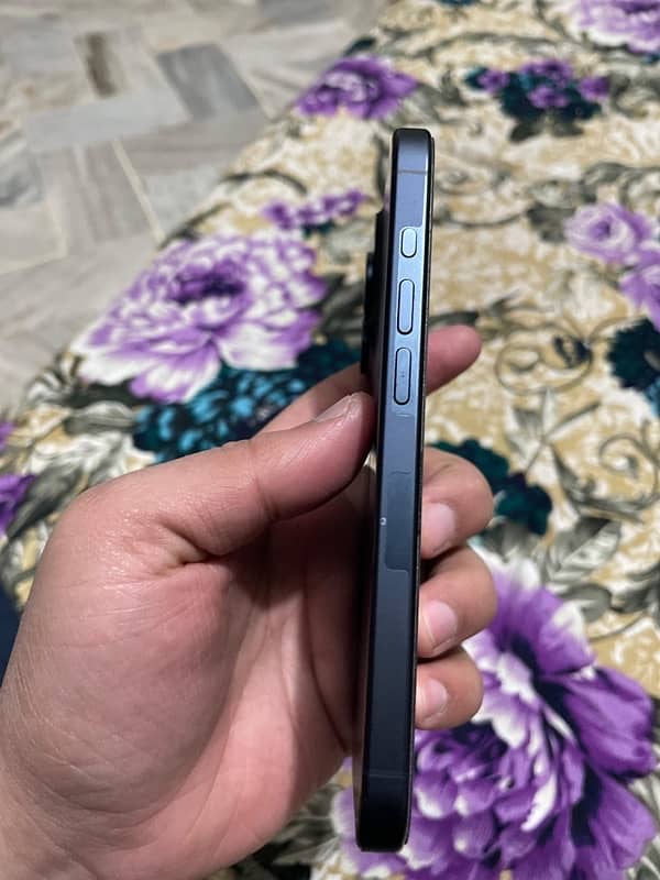 Iphone 15 Pro 128gb Jv New condition 3