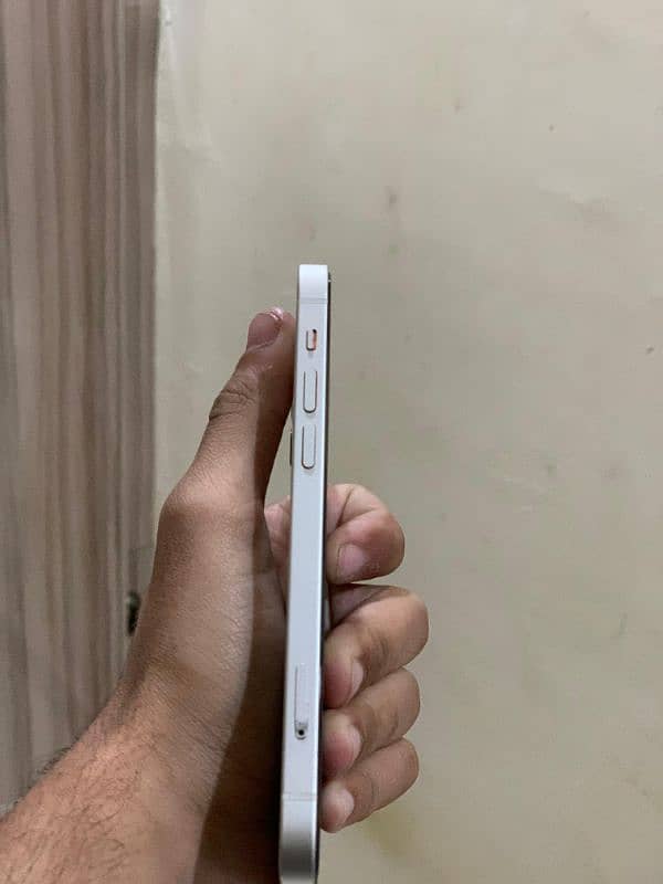 IPHONE 12 NON PTA JV BACK DAMAGE 5