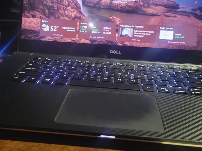 Laptop dell precision 5520 touch screen 4k display 4GB resolution 5