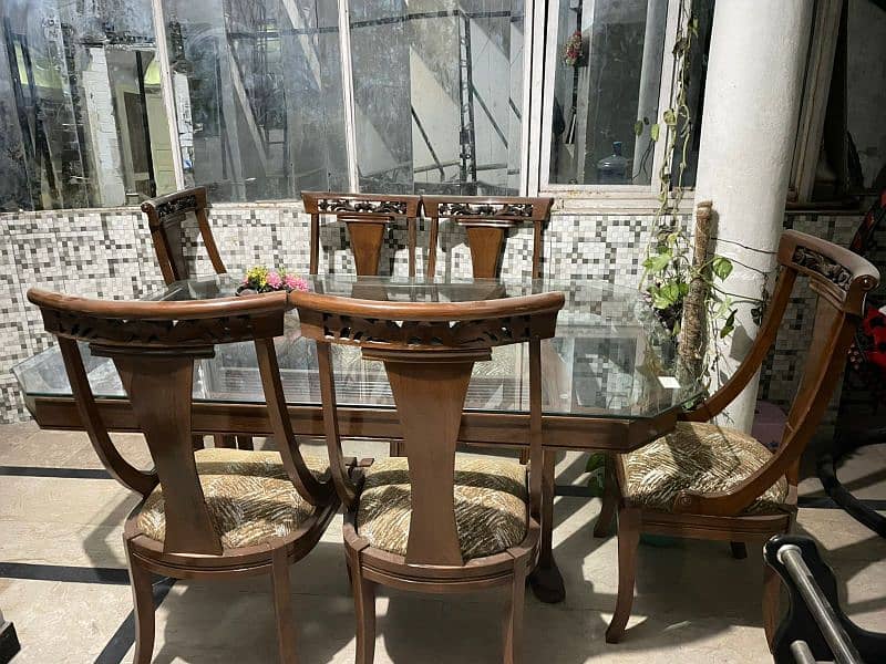 Beautifull used Six sitter dinning table 0