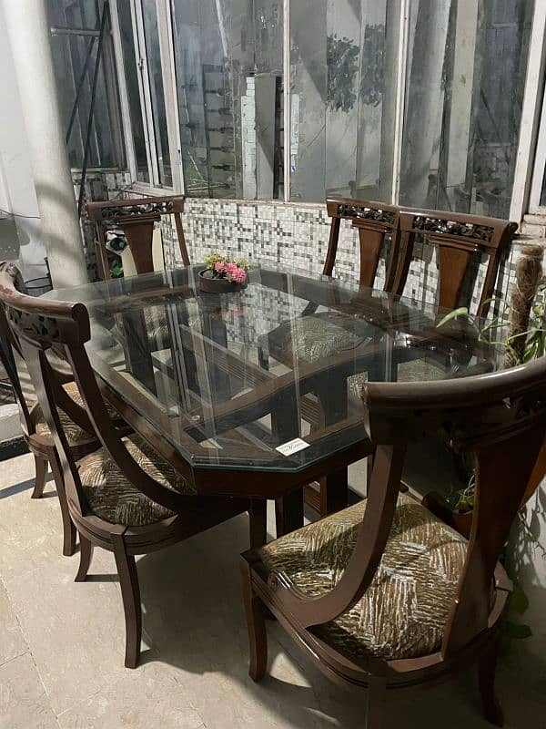 Beautifull used Six sitter dinning table 2