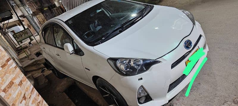 Toyota Aqua 2012 pearl white S grade push start leather seat 4