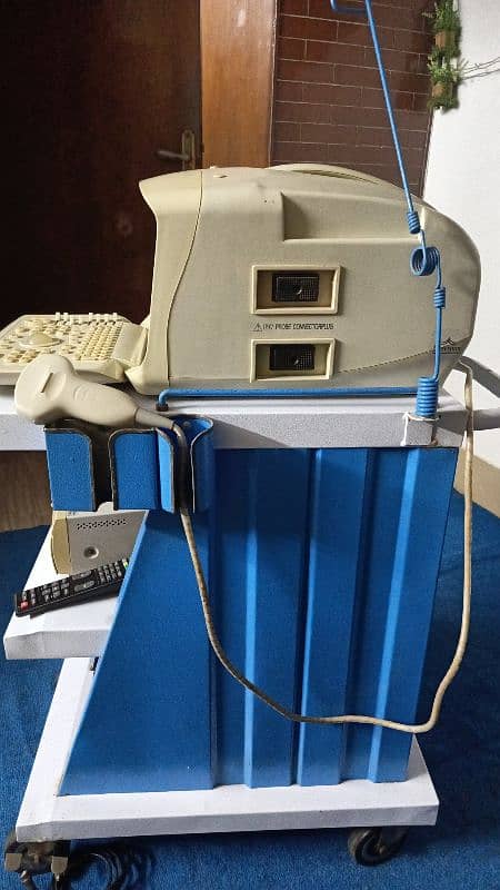 Ultrasound Machine With Printer And Trolley 1