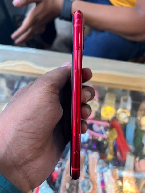 iphone 11 64gb red colour 85 health waterpack 2