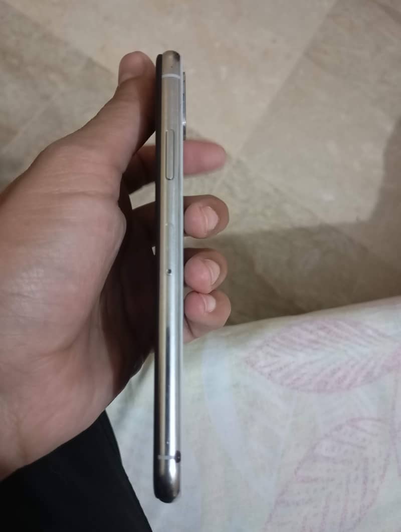 Apple iPhone X 3