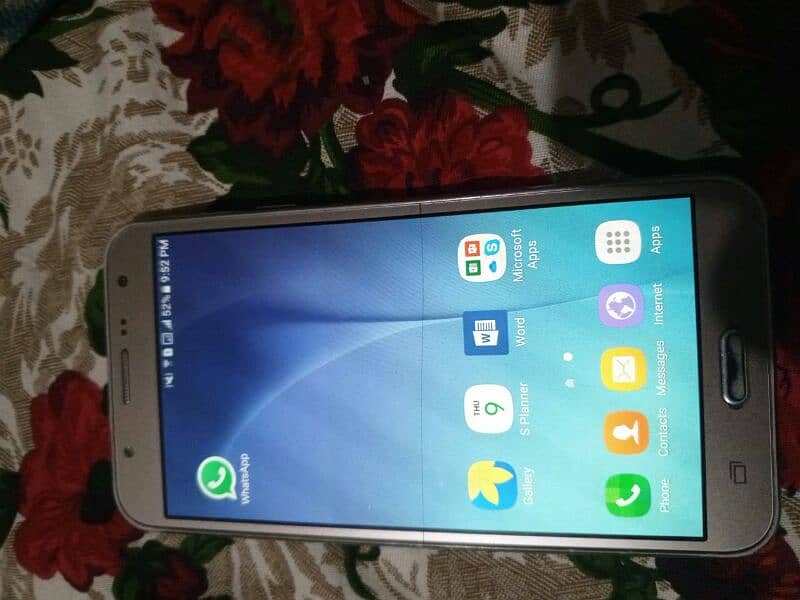 Samsung J7 2Gb ram 16Gb rom 2