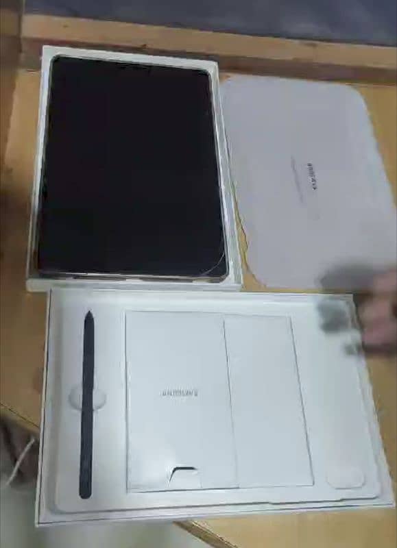 Samsung Galaxy Tab S8 (New condition-Mystic Silver) 1