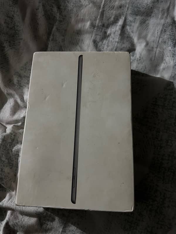 iPad mini 5  : 64Gb  9/10 condition 2