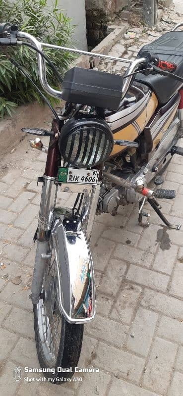 HONDA CD70. my WhatsApp number 0342-5421979 4