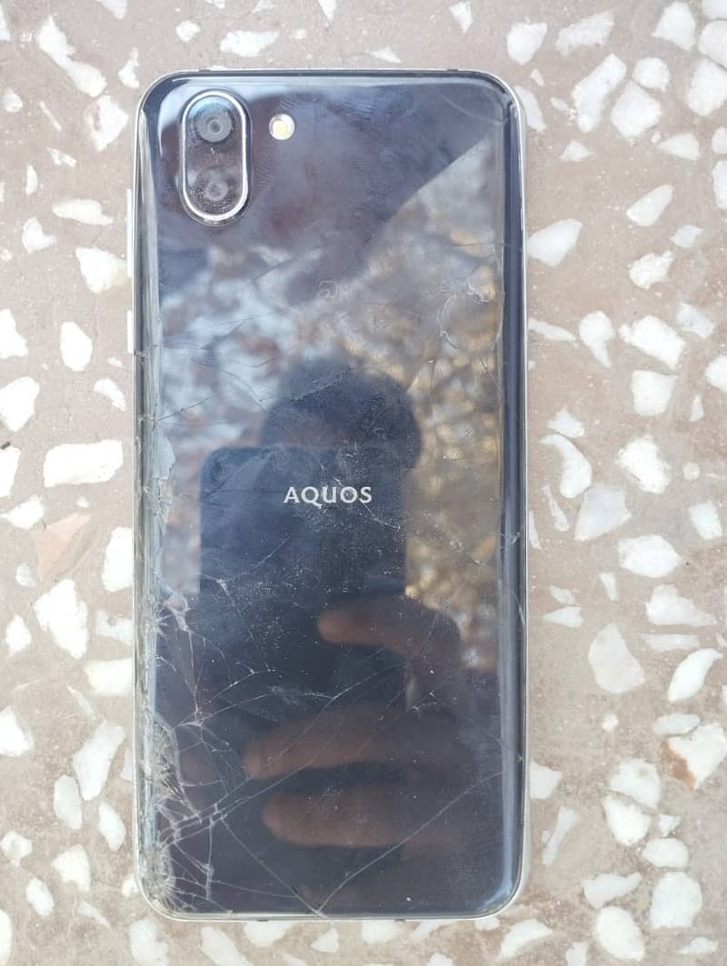 Aquos R2 1