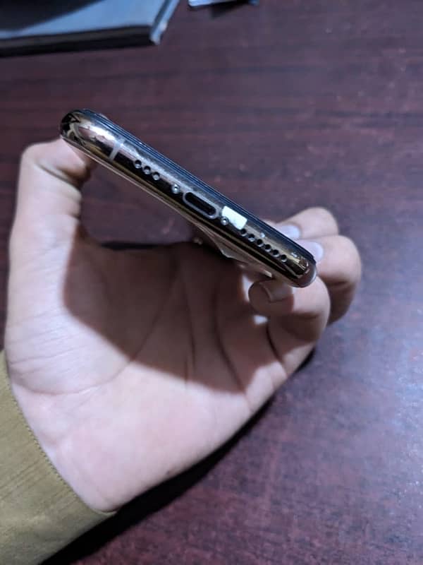 iPhone XS Official PTA Approve with box 4