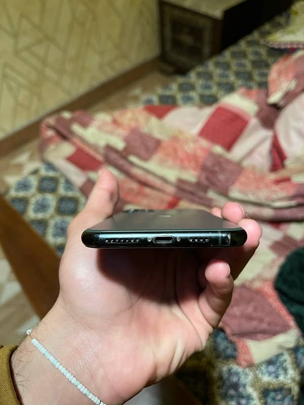 iPhone 11 pro max , pta approved 5