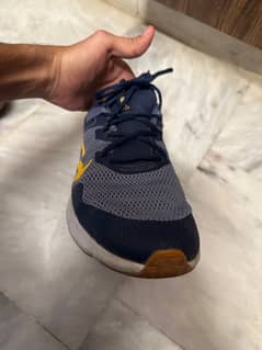 NIKE LEGEND ESSENTIAL USED 10/10 CONDITION