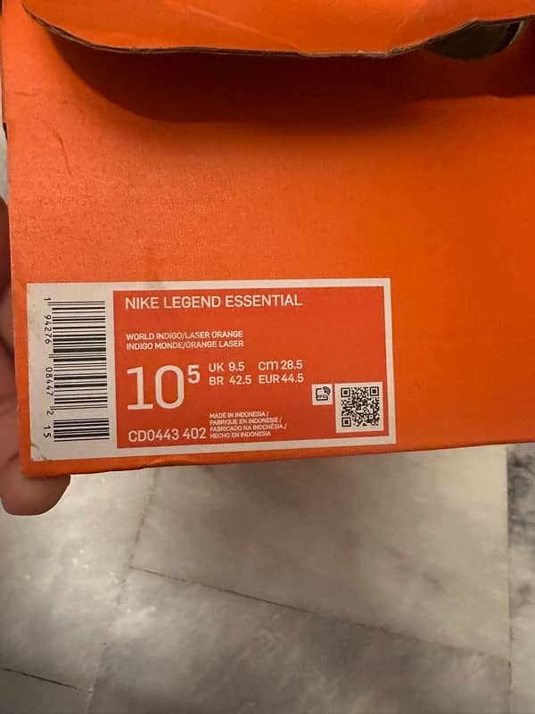 NIKE LEGEND ESSENTIAL USED 10/10 CONDITION 2