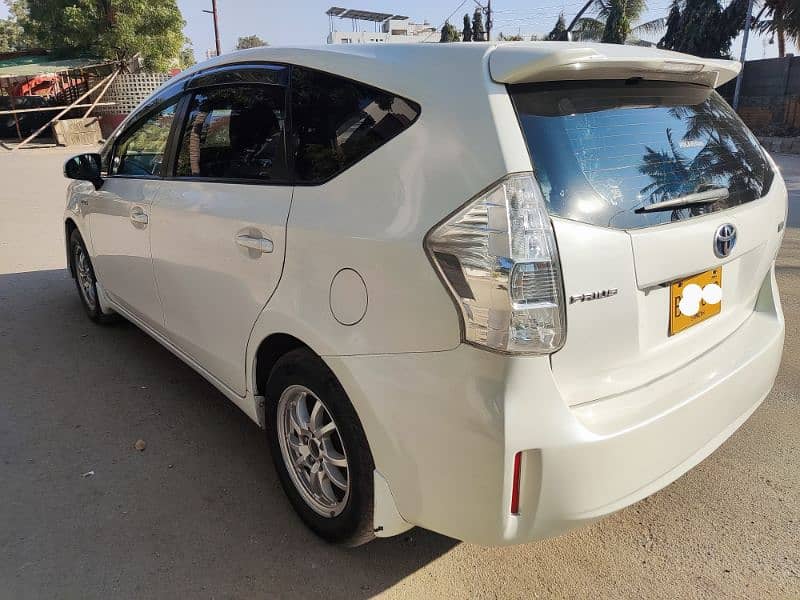 Toyota Prius Alpha 2012/15 3