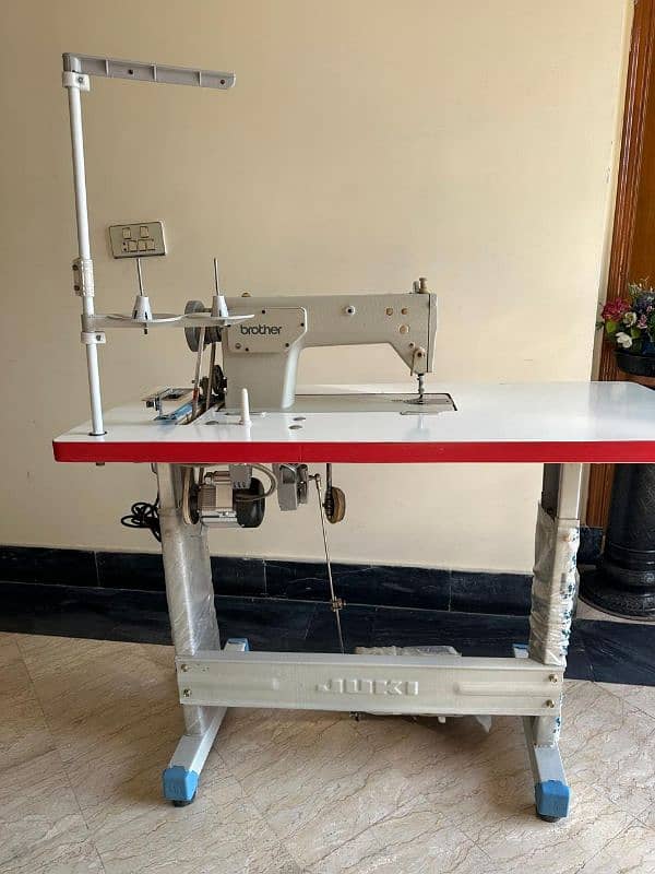 Juki sewing machine with table condition 10/10 3