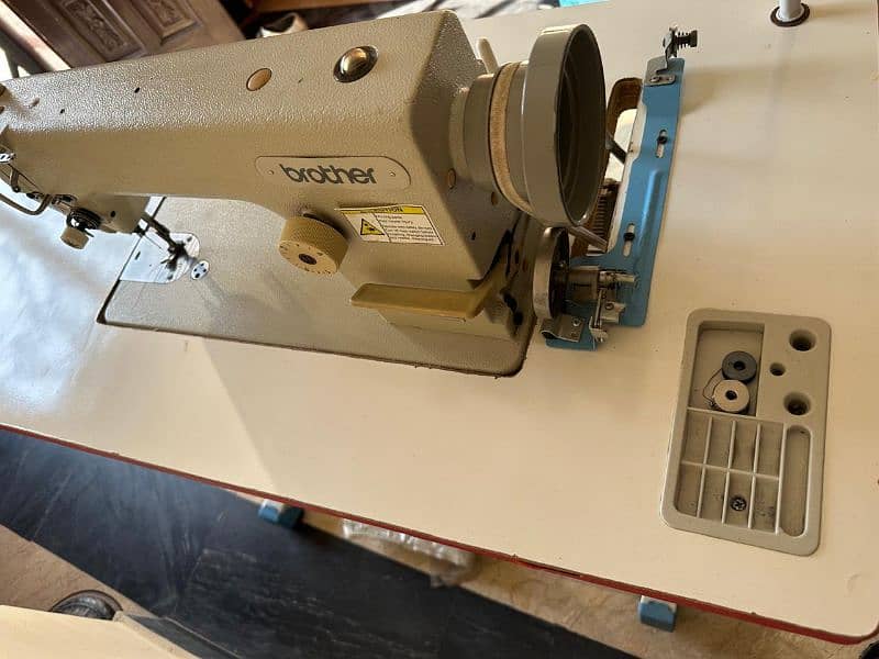 Juki sewing machine with table condition 10/10 5