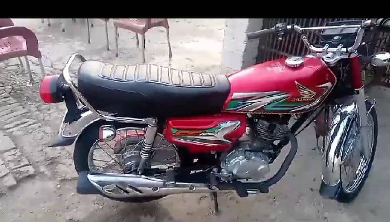 Honda 125 __2023 model Condition 10/10+all documents & smart  card 1