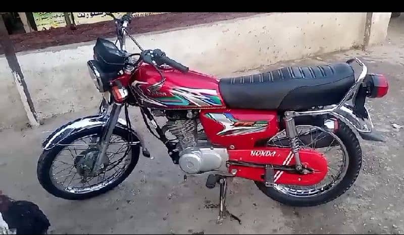 Honda 125 __2023 model Condition 10/10+all documents & smart  card 2