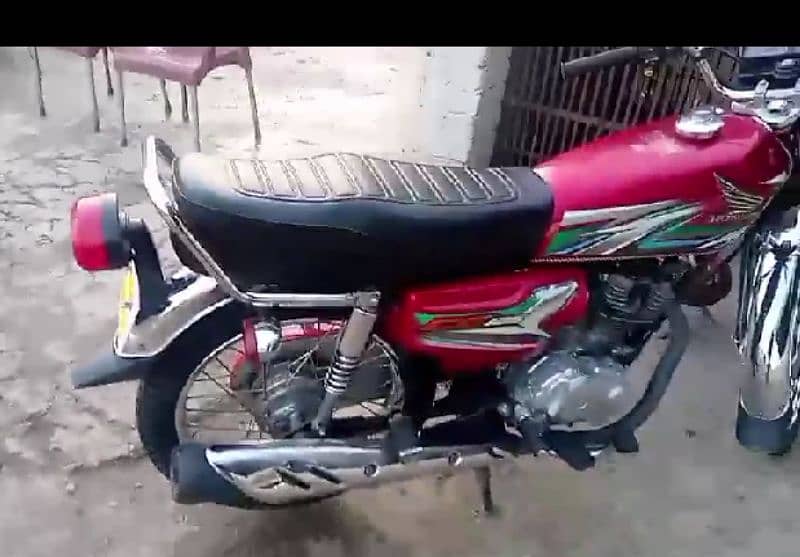 Honda 125 __2023 model Condition 10/10+all documents & smart  card 3