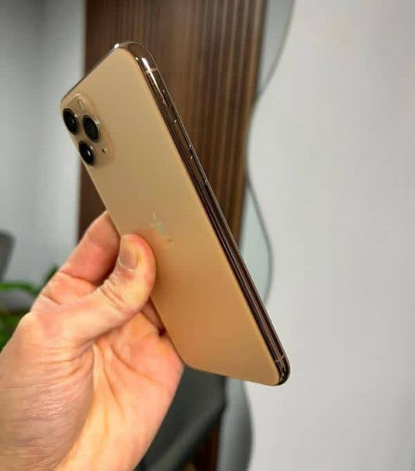 I phone 11 pro max 64 GB Pta proved 91% health 0315/9964950 1