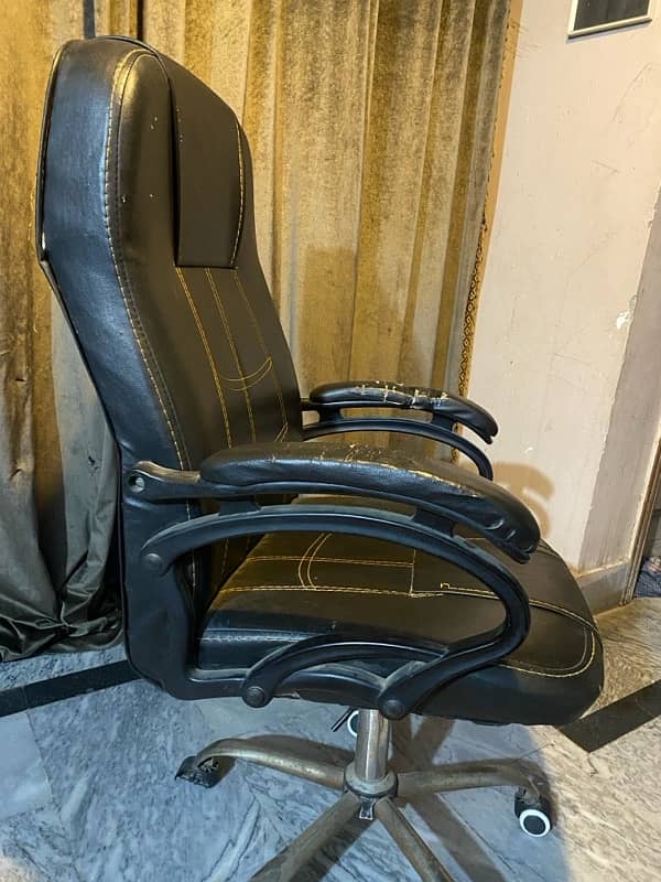 Office and gaming chair 4