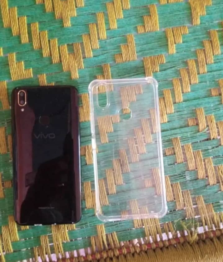 Vivo y85 new mobile with box and charger 1