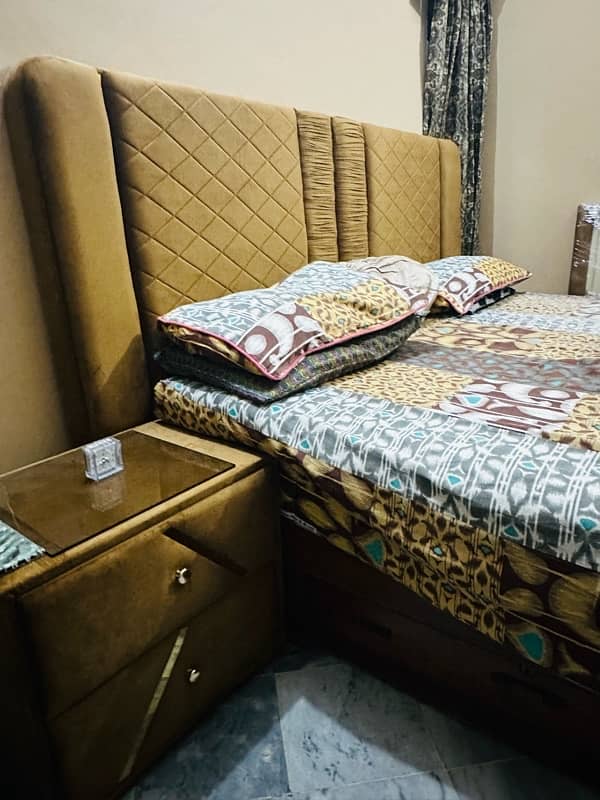 Brand new bed set with dressing and side tables 2