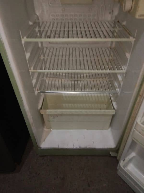 waves fridge for sell 6 year used totally genioun no repair 6