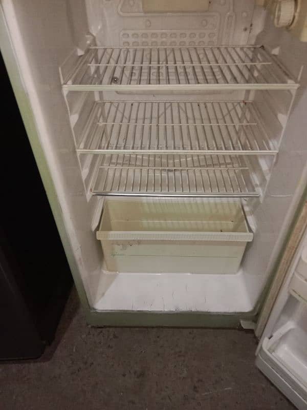 waves fridge for sell 6 year used totally genioun no repair 7