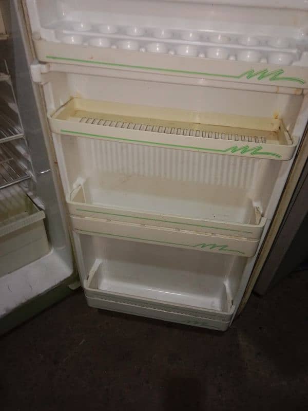 waves fridge for sell 6 year used totally genioun no repair 8