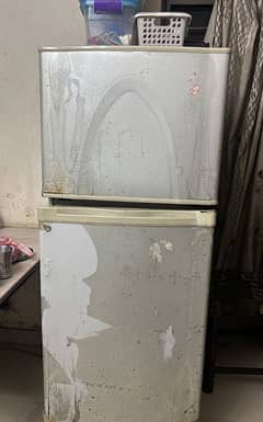 Dawlance fridge medium size for sale