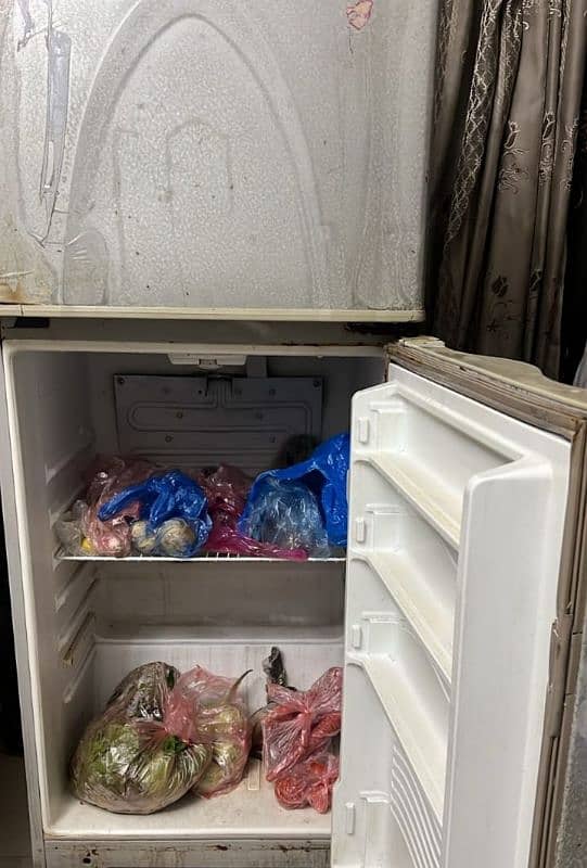 Dawlance fridge medium size for sale 1