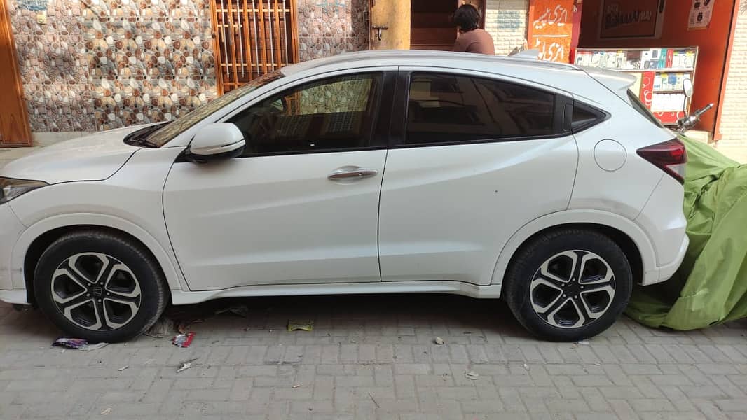 *For Sale: Honda Vezel 2016 Hybrid (Perl White)** 12