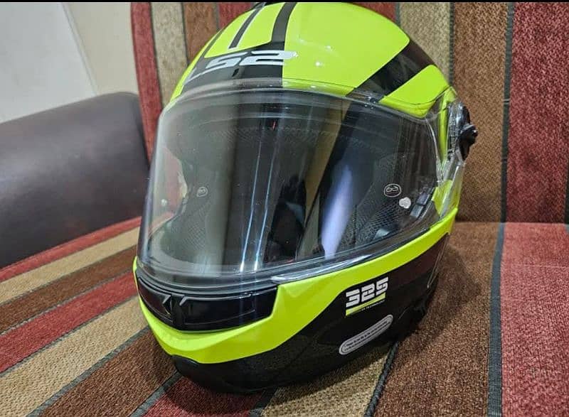 green Ls2 flipup helmet almost new condition 5