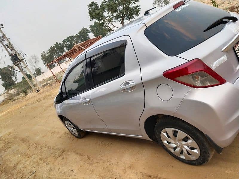 Toyota Vitz 2013 4