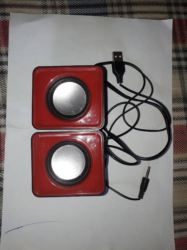 Two mini speakers for LED TV Laptop 3