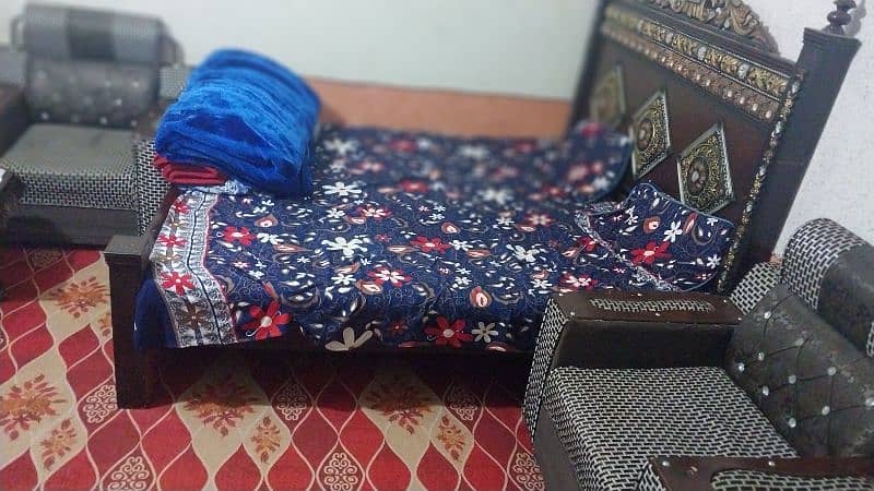 King Size wooden bed 23000 negotiable 0