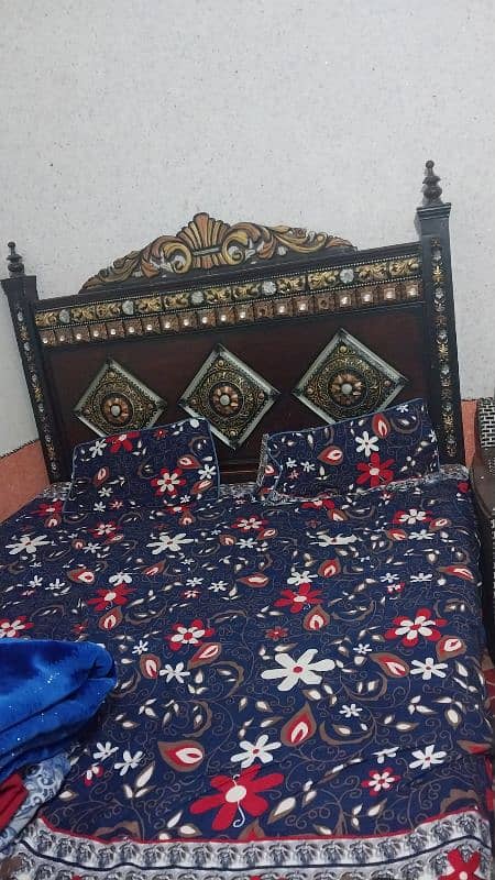 King Size wooden bed 23000 negotiable 1