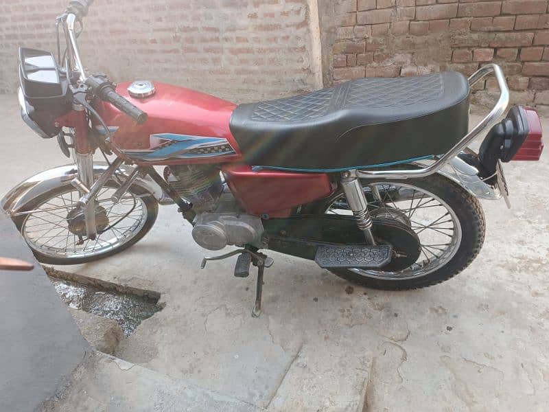 Honda 125. . . old model sokeen 2