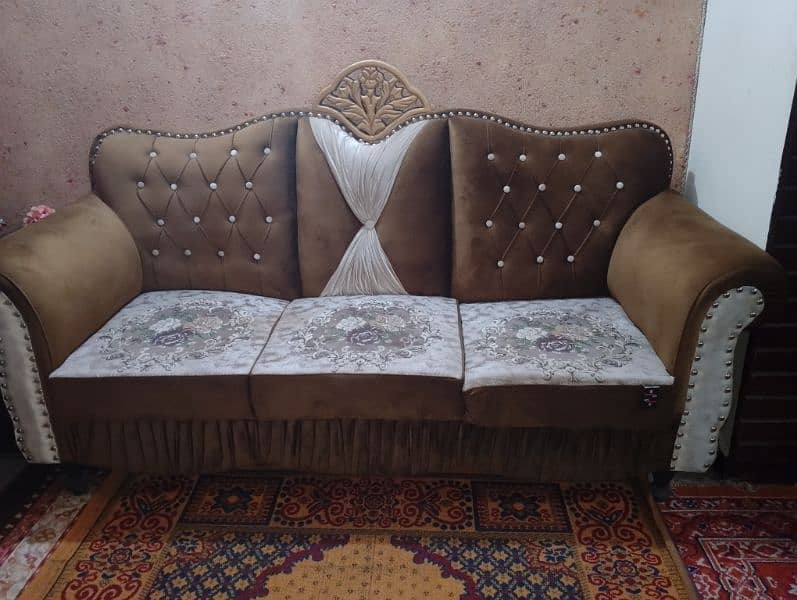 New pure keekkar Wood 5_seater sofas set in lush condition 0