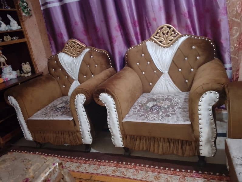 New pure keekkar Wood 5_seater sofas set in lush condition 5