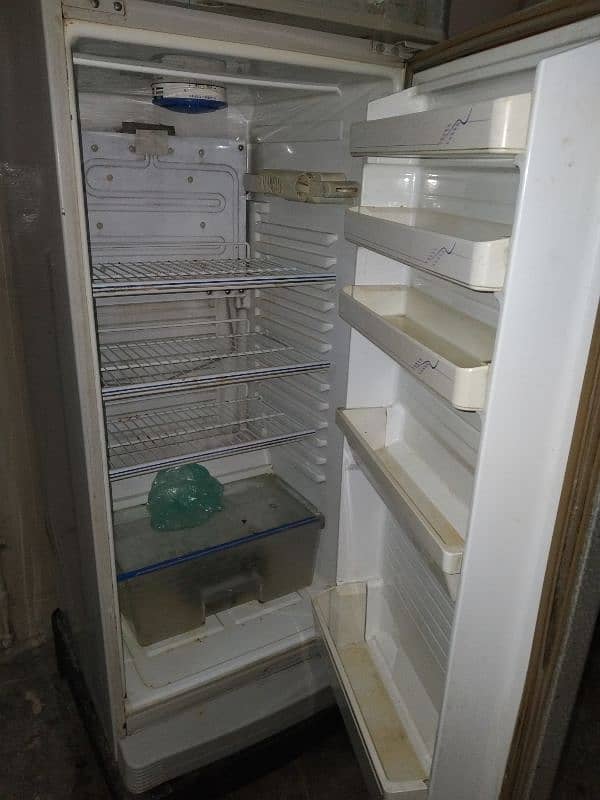 Dawlance Refrigerator Fridge 4