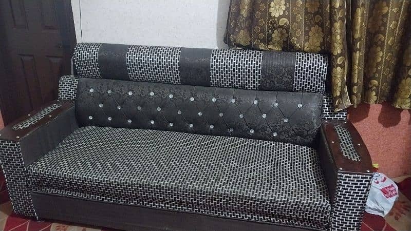 5 seater wooden sofa, price negotiable 0