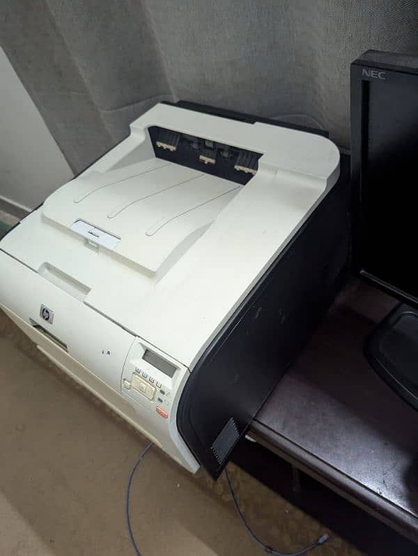 LaserJet pro Color Printer. HP M451dn 4